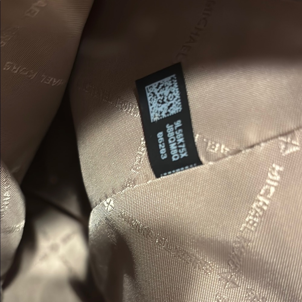 Michael Kors off white Tote Bag with Gold Hardware NWOT - Picture 12 of 14